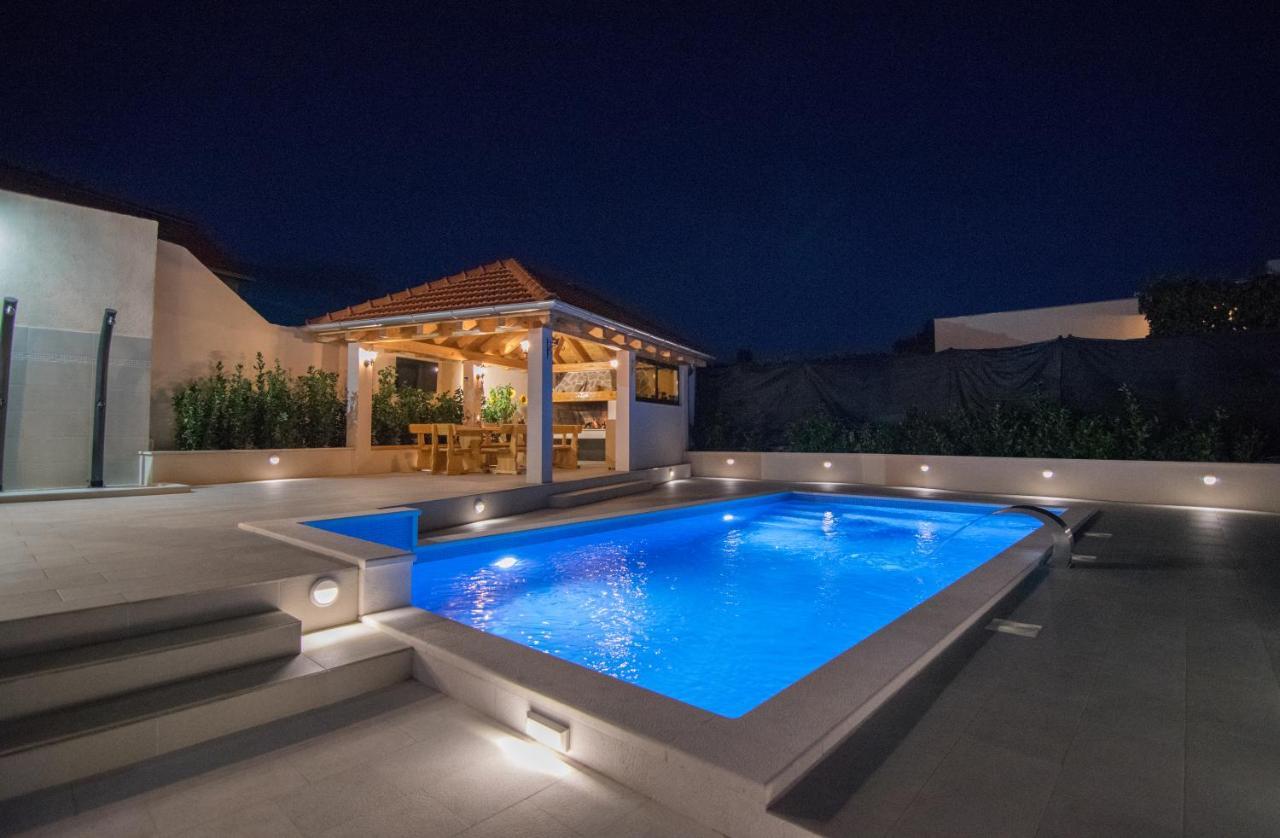Villa Milena With Heated Pool And Jacuzzi Kostanje Exteriér fotografie