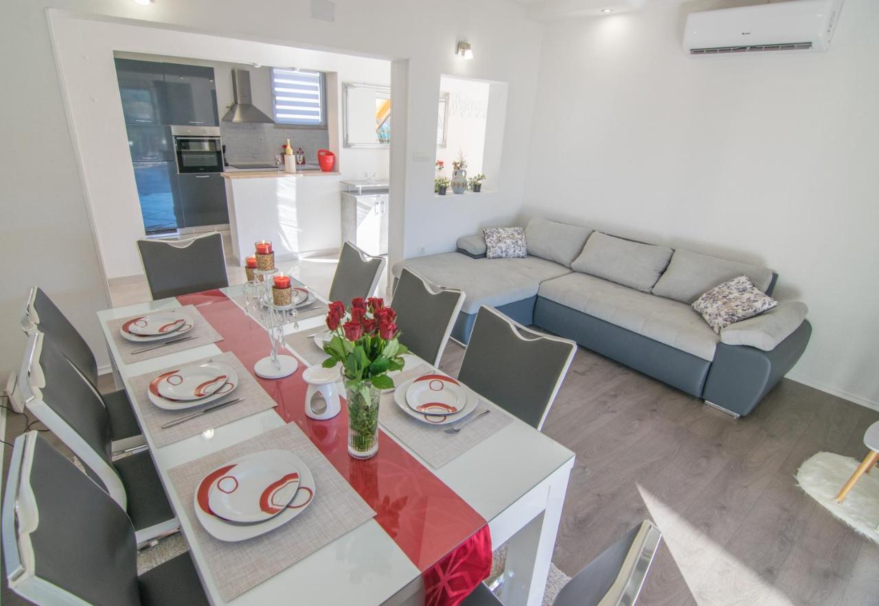 Villa Milena With Heated Pool And Jacuzzi Kostanje Exteriér fotografie