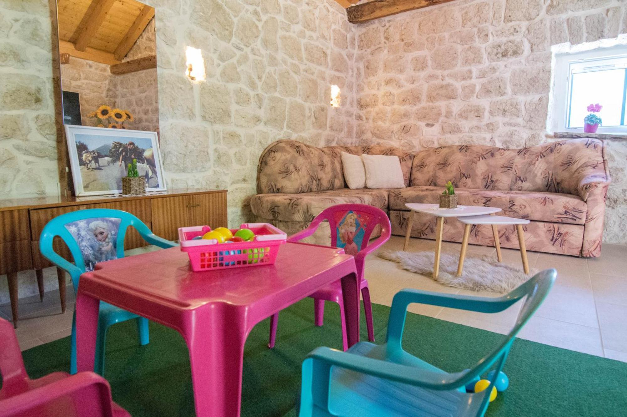 Villa Milena With Heated Pool And Jacuzzi Kostanje Exteriér fotografie